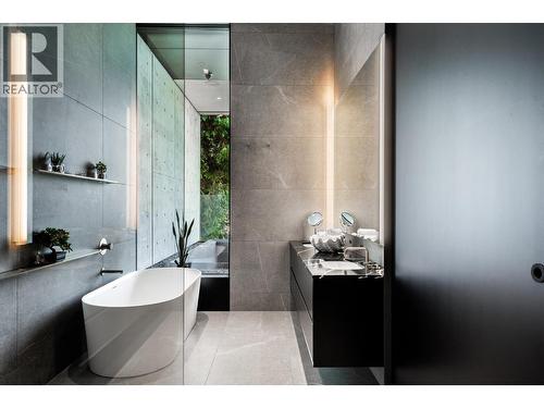 3478 Marine Drive, West Vancouver, BC - Indoor Photo Showing Bathroom