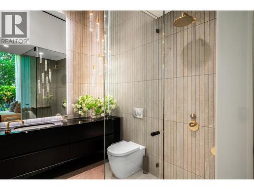 3478 Marine Drive, West Vancouver, BC - Indoor Photo Showing Bathroom