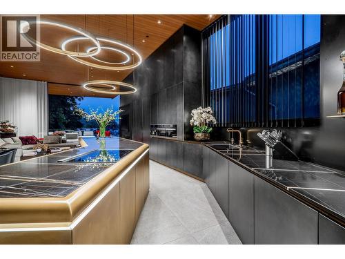 3478 Marine Drive, West Vancouver, BC - Indoor Photo Showing Kitchen With Double Sink