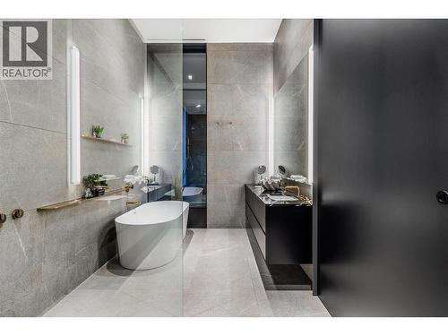 3478 Marine Drive, West Vancouver, BC - Indoor Photo Showing Bathroom