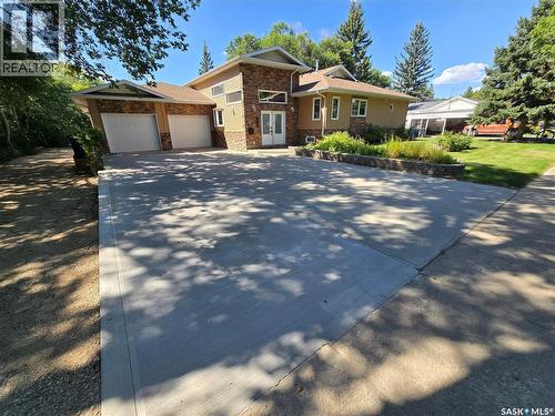 605 Elgin STREET  Weyburn, SK S4H 0B9