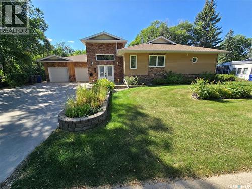 605 Elgin Street, Weyburn, SK - Outdoor With Facade