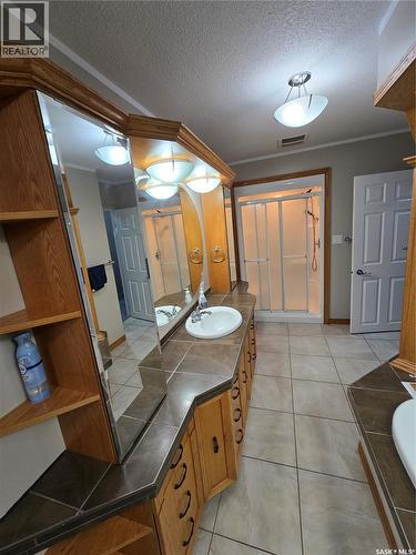 605 Elgin Street, Weyburn, SK - Indoor Photo Showing Bathroom