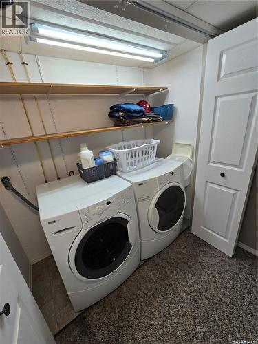 605 Elgin Street, Weyburn, SK - Indoor Photo Showing Laundry Room