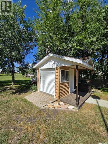 605 Elgin Street, Weyburn, SK - Outdoor