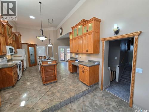 605 Elgin Street, Weyburn, SK - Indoor Photo Showing Kitchen