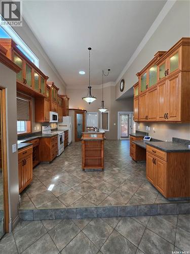605 Elgin Street, Weyburn, SK - Indoor Photo Showing Kitchen