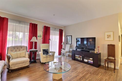 Salon - 103A-2355 Rue Du Barachois, Québec (Les Rivières), QC - Indoor Photo Showing Living Room