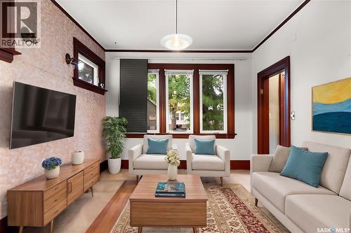 1927 Montreal Street, Regina, SK - Indoor Photo Showing Living Room