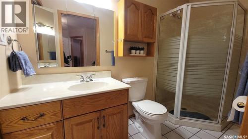 210 3Rd Street E, Vanscoy, SK - Indoor Photo Showing Bathroom