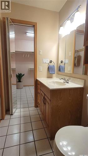 210 3Rd Street E, Vanscoy, SK - Indoor Photo Showing Bathroom