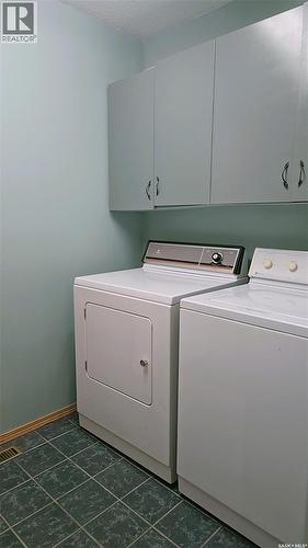 210 3Rd Street E, Vanscoy, SK - Indoor Photo Showing Laundry Room