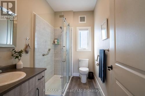 324500 Mount Elgin Road, South-West Oxford, ON - Indoor Photo Showing Bathroom