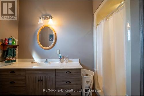 324500 Mount Elgin Road, South-West Oxford, ON - Indoor Photo Showing Bathroom