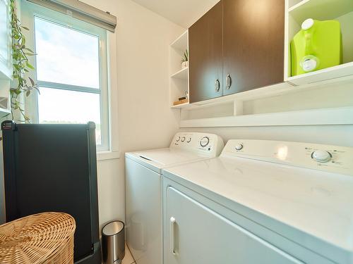 Salle de lavage - 387 Rue Collard, Alma, QC - Indoor Photo Showing Laundry Room