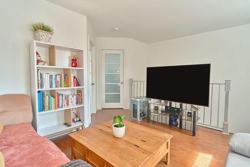 Salon - 387 Rue Collard, Alma, QC - Indoor