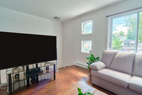 Salon - 387 Rue Collard, Alma, QC - Indoor Photo Showing Other Room