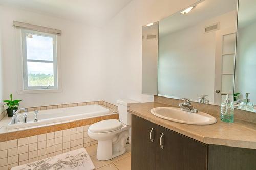 Salle de bains - 387 Rue Collard, Alma, QC - Indoor Photo Showing Bathroom