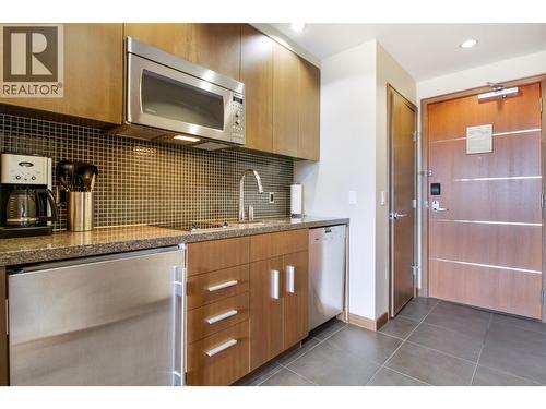 2950 Camozzi Road Unit# 1504, Revelstoke, BC - Indoor Photo Showing Kitchen