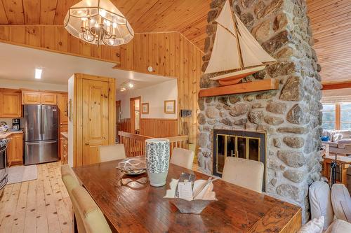 Dining room - 1109 Ch. De La Paix, Saint-Sauveur, QC - Indoor Photo Showing Dining Room With Fireplace