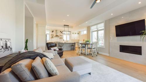 101-222 Lee Avenue, Penticton, BC - Indoor Photo Showing Living Room With Fireplace