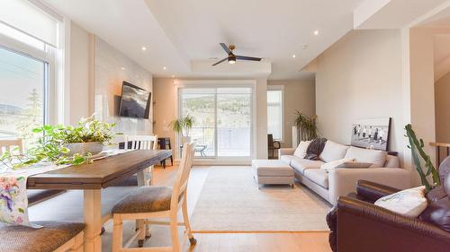101-222 Lee Avenue, Penticton, BC - Indoor Photo Showing Living Room