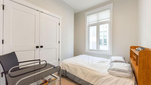 101-222 Lee Avenue, Penticton, BC - Indoor Photo Showing Bedroom