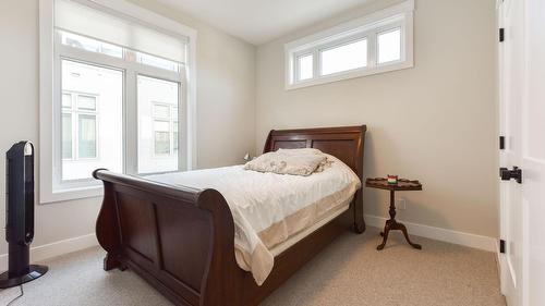 101-222 Lee Avenue, Penticton, BC - Indoor Photo Showing Bedroom