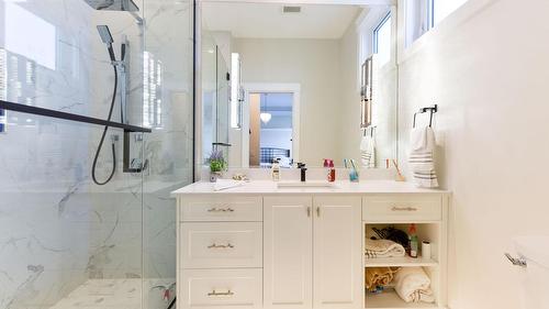 101-222 Lee Avenue, Penticton, BC - Indoor Photo Showing Bathroom
