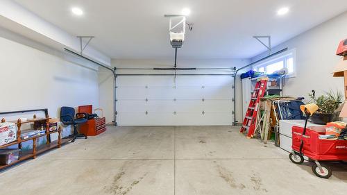 101-222 Lee Avenue, Penticton, BC - Indoor Photo Showing Garage