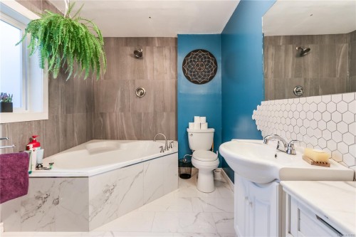 3480 Hammond Bay Rd, Nanaimo, BC 