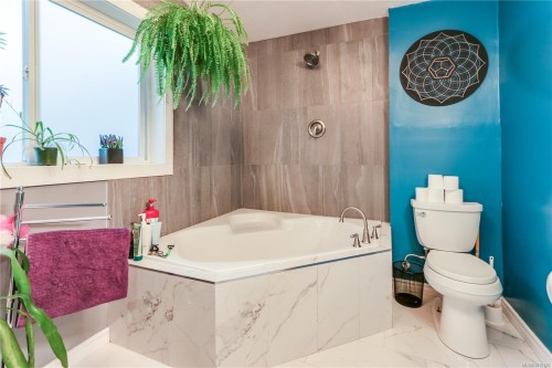 3480 Hammond Bay Rd, Nanaimo, BC 