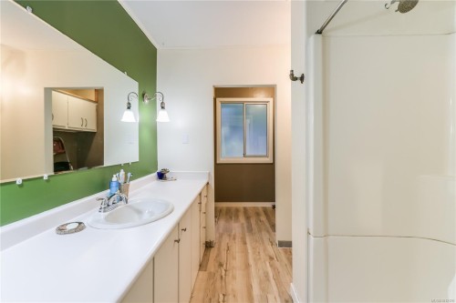 3480 Hammond Bay Rd, Nanaimo, BC 