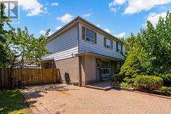 10 GREENWOOD CRESCENT  Brampton, ON L6S 1T3