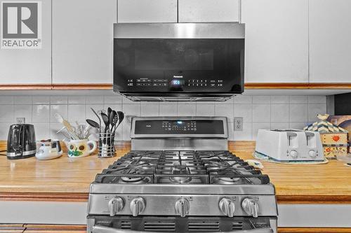 341 2 Street Se, Salmon Arm, BC - Indoor Photo Showing Kitchen