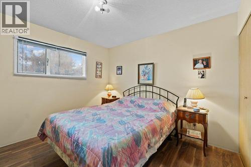 341 2 Street Se, Salmon Arm, BC - Indoor Photo Showing Bedroom