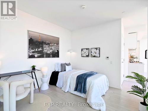 Unit 811 - 950 Portage Parkway, Vaughan, ON - Indoor Photo Showing Bedroom