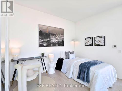 Unit 811 - 950 Portage Parkway, Vaughan, ON - Indoor Photo Showing Bedroom