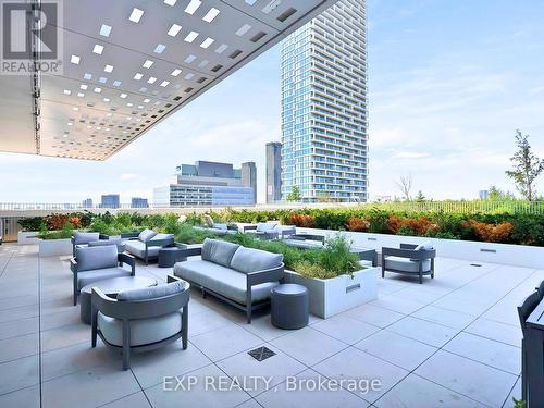 Unit 811 - 950 Portage Parkway, Vaughan, ON - Outdoor