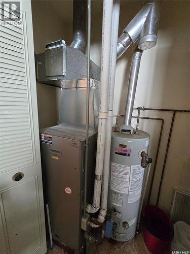 413 - 415 Calgary Street, Broadview, SK - Indoor Photo Showing Basement