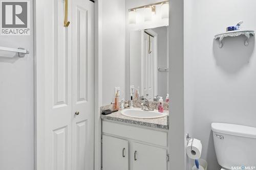138-140 Clancy Drive, Saskatoon, SK - Indoor Photo Showing Bathroom