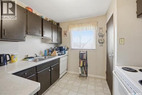 138-140 Clancy Drive, Saskatoon, SK - Indoor Photo Showing Kitchen With Double Sink