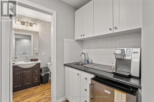 255 Kent Street W, Kawartha Lakes (Lindsay), ON - Indoor