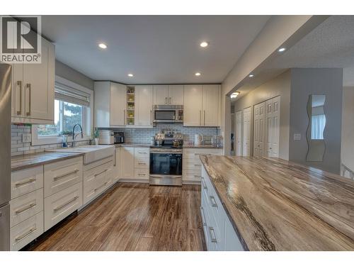 11416 92 Street, Fort St. John, BC - Indoor Photo Showing Kitchen With Upgraded Kitchen