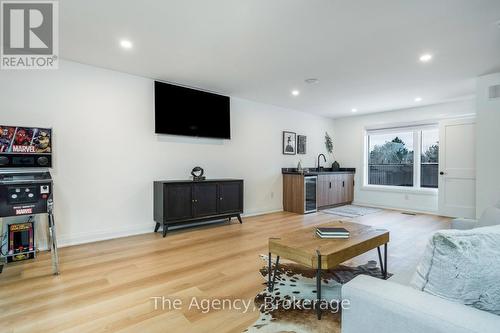 1,2,3 - 145 Kandahar Lane, Blue Mountains, ON - Indoor Photo Showing Living Room