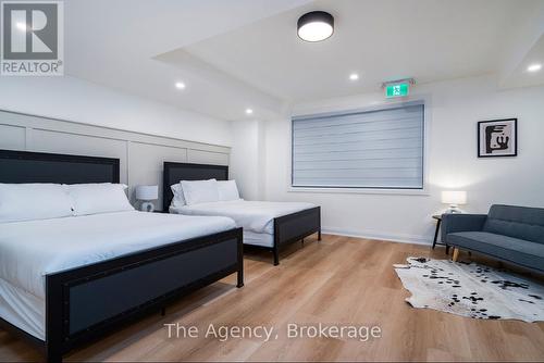 1,2,3 - 145 Kandahar Lane, Blue Mountains, ON - Indoor Photo Showing Bedroom