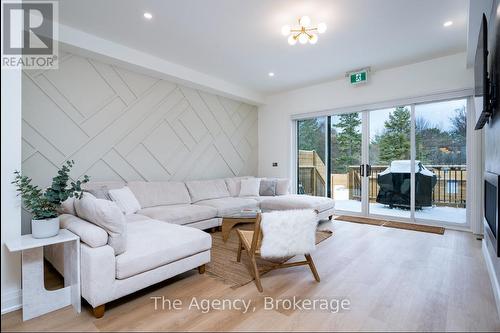 1,2,3 - 145 Kandahar Lane, Blue Mountains, ON - Indoor Photo Showing Living Room