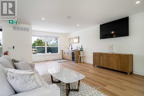 1,2,3 - 145 Kandahar Lane, Blue Mountains, ON - Indoor Photo Showing Living Room