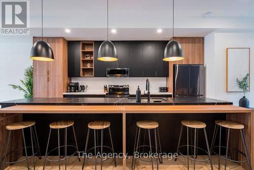 1,2,3 - 145 Kandahar Lane, Blue Mountains, ON - Indoor Photo Showing Kitchen With Upgraded Kitchen