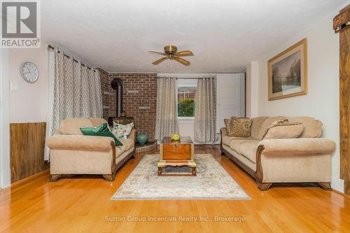 78 Garafraxa Street, Chatsworth, ON - Indoor Photo Showing Living Room
